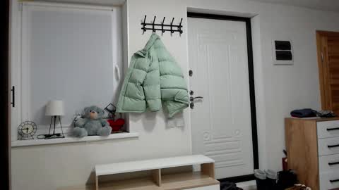 Della online show from February 25, 1:47 pm