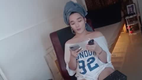 indestructabletrixie online show from March 10, 1:54 am