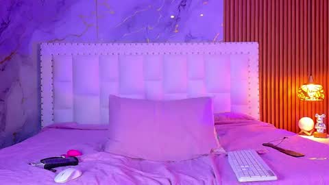 LITTLE AINHOA  online show from April 21, 8:49 pm