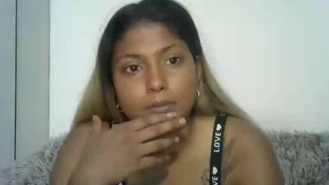 indianqtpie6 online show from December 15, 6:20 am