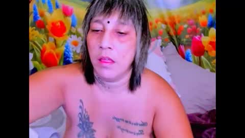 indianroxy27 online show from April 21, 7:15 am