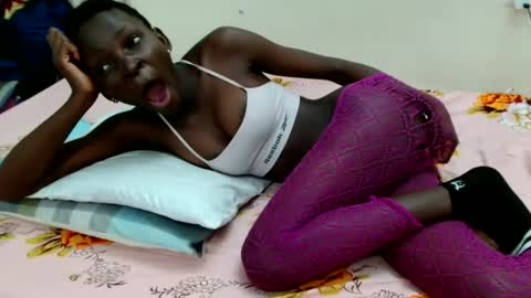 Snapshot of ines01 chatting on October 8, 2:19 am ines01 online show from October 8, 2:19 am