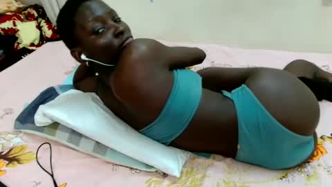Snapshot of ines01 chatting on October 14, 11:46 am ines01 online show from October 14, 11:46 am