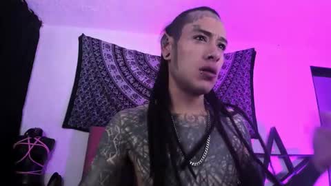 Snapshot of ink_u_buzz chatting on December 26, 4:21 am Dani  online show from December 26, 4:21 am