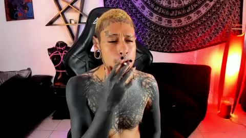 Snapshot of ink_u_buzz chatting on September 28, 9:24 pm Dani  online show from September 28, 9:24 pm