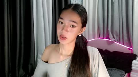 Reign online show from April 18, 6:54 pm