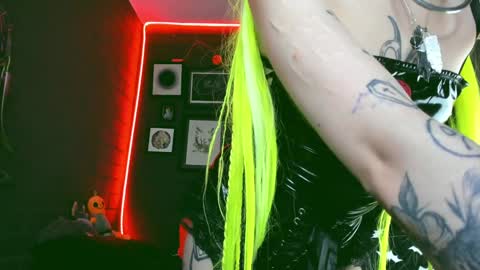 Snapshot of insania_999 chatting on December 24, 9:22 pm SANIA online show from December 24, 9:22 pm