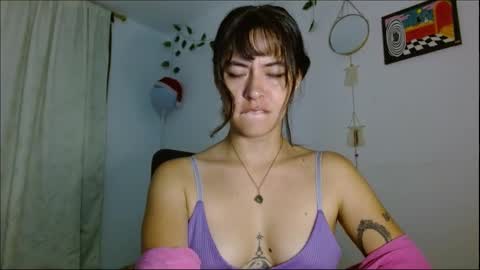 Call me Avri thumps up 666 help pls..Dont forget to smile online show from December 5, 12:03 am