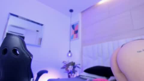 io_chie_ online show from October 18, 5:00 am