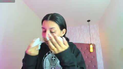 iris_77 online show from November 6, 6:33 pm