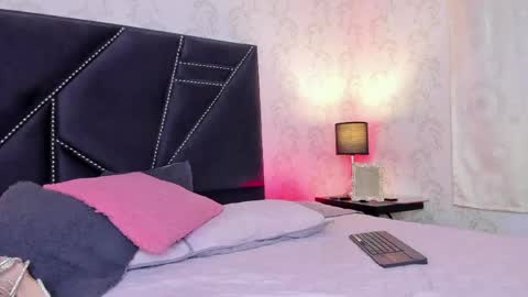 Queen Iris online show from April 17, 5:26 pm