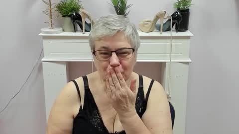 I R I S online show from December 15, 7:15 am