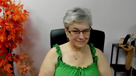 Snapshot of iris_xdesire chatting on October 17, 7:34 am I R I S online show from October 17, 7:34 am