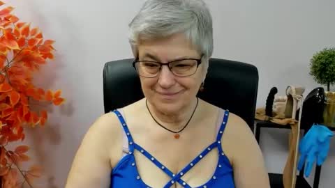 Snapshot of iris_xdesire chatting on September 18, 6:39 am I R I S online show from September 18, 6:39 am
