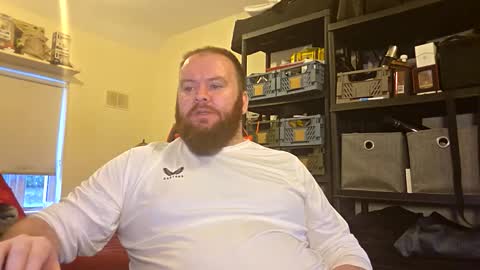 Snapshot of irishdaddy24 chatting on October 14, 5:05 pm twitter theirishman205 online show from October 14, 5:05 pm