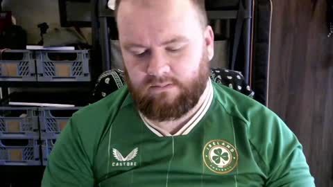 Snapshot of irishdaddy24 chatting on December 15, 1:54 pm twitter theirishman205 online show from December 15, 1:54 pm