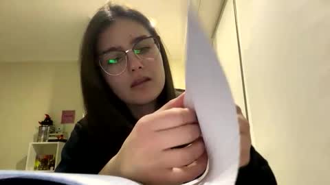 irisss31 online show from April 19, 6:21 pm