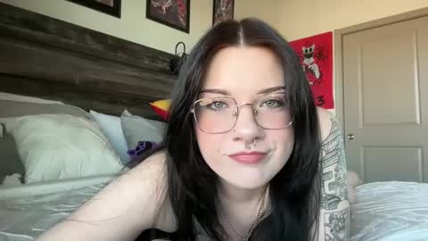 irissweets online show from February 24, 9:52 pm