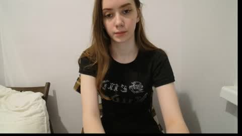 irma_b2004 online show from April 24, 9:39 pm