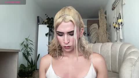 isa__fox_1 online show from June 21, 1:17 pm