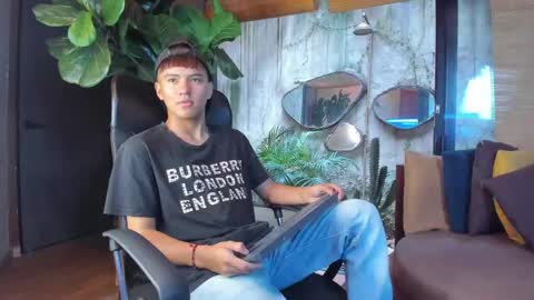 isaac_grimm online show from April 18, 7:18 pm