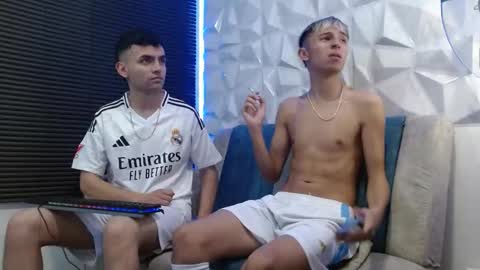 Snapshot of isaac_tan chatting on September 28, 4:21 am Isaac tan online show from September 28, 4:21 am