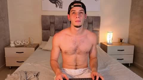 isaacblaze  online show from May 22, 4:52 am