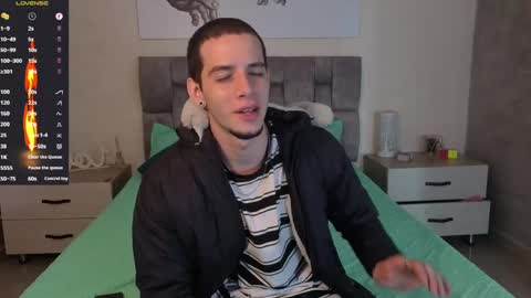 isaacblaze  online show from June 2, 3:52 am