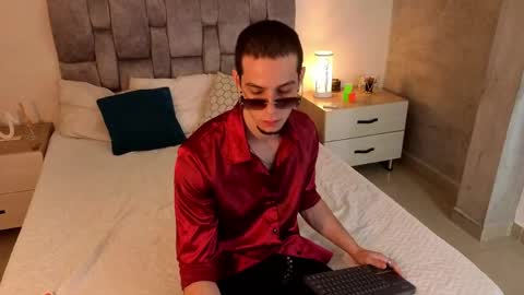 isaacblaze  online show from May 29, 4:43 am