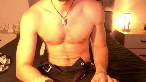 isaacblaze  online show from May 20, 4:31 am