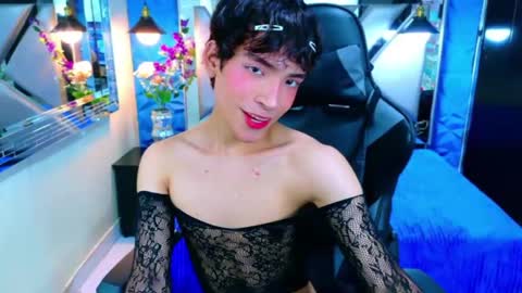 isaacnova online show from April 6, 5:03 pm