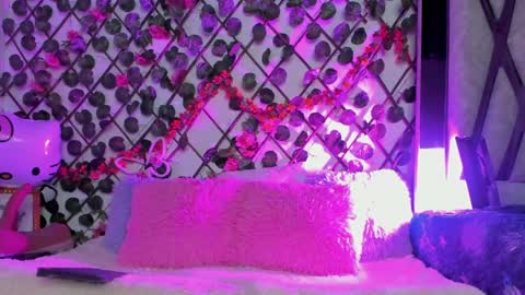 Isa online show from April 4, 4:36 pm