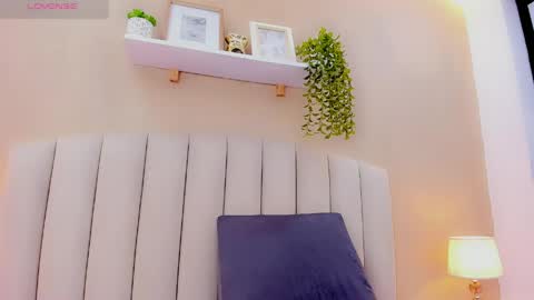 isabel_palmer online show from May 15, 11:01 pm