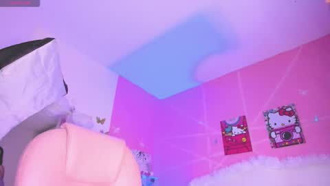 isabella_castillo_ online show from January 14, 9:23 pm
