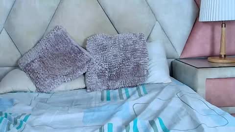 isabella_luxet online show from May 22, 8:26 pm