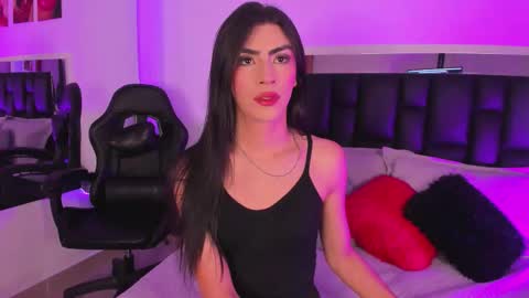 Isabella Moon9 online show from February 22, 12:30 pm