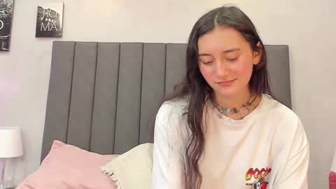 Isabella Nowa online show from February 8, 12:30 pm