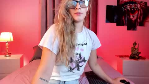 Isabella Rros online show from March 3, 12:23 pm