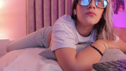 Isabella Rros online show from March 11, 7:24 am