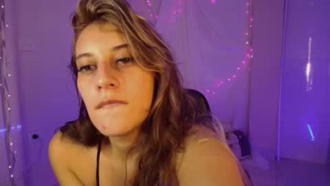 Isabella Rros online show from October 2, 12:42 am