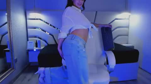 Isa  online show from November 22, 12:31 am