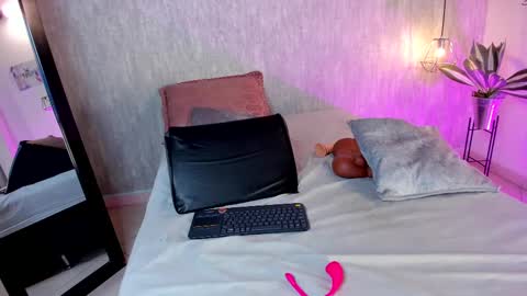 isabella zc online show from February 28, 4:20 pm