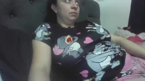 isabellaa_hills_ online show from April 29, 4:01 pm