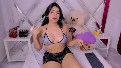 Snapshot of isabellaacruz chatting on February 16, 2:10 pm ISABELLA  online show from February 16, 2:10 pm