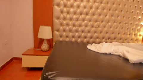 isabellaalux_ online show from May 21, 2:07 am