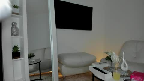 ISABEL online show from April 17, 7:27 pm