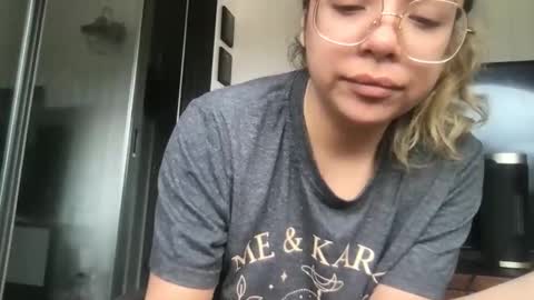 isabellaelizabeth online show from March 10, 4:55 pm