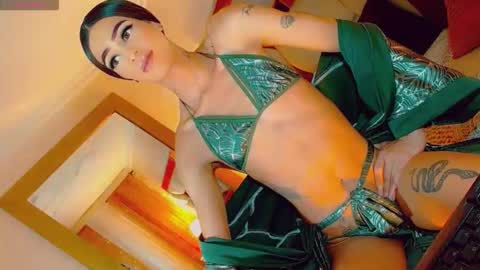 isabellagirs online show from October 18, 4:38 am