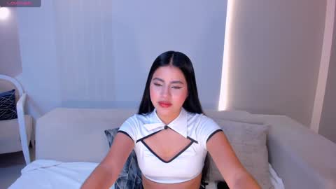 Isa Hill  online show from December 12, 7:04 pm