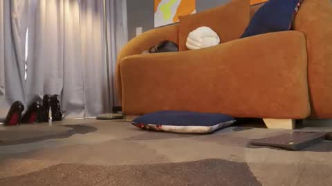 Help me with your follow independent model isabela online show from March 3, 8:05 pm